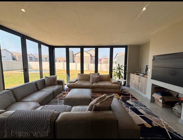 4 BEDROOM HOUSE FOR SALE IN MIDSTREAM MEADOWS